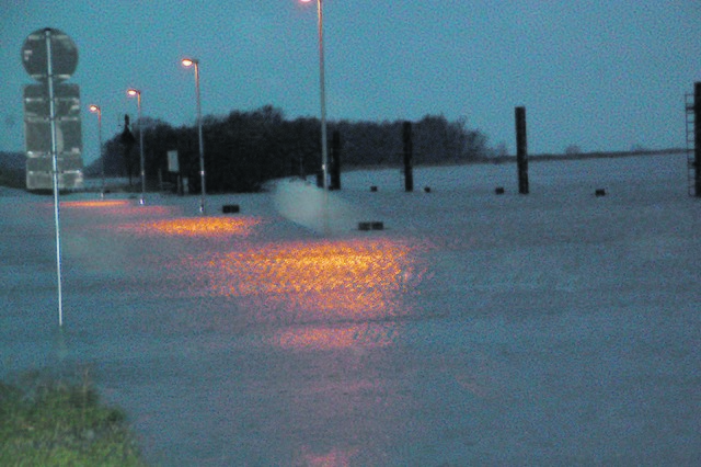 Krautsand am frühen Donnerstagabend: das Wasser kommt | Foto: ig