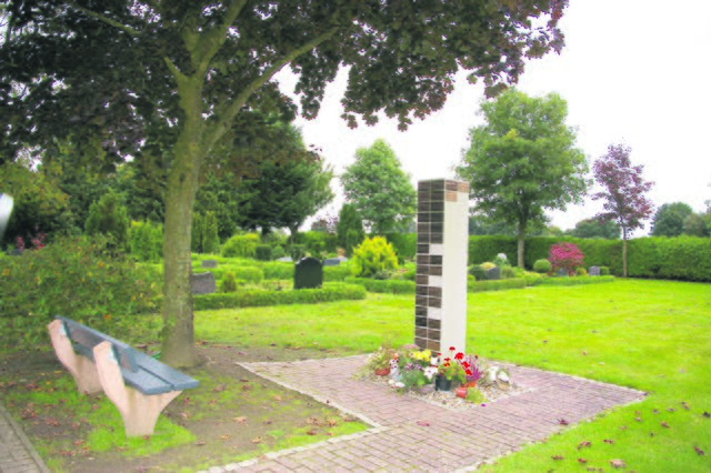 Anonyme und halbanonyme Rasenbeisetzungen wie hier in Kutenholz werden immer beliebter