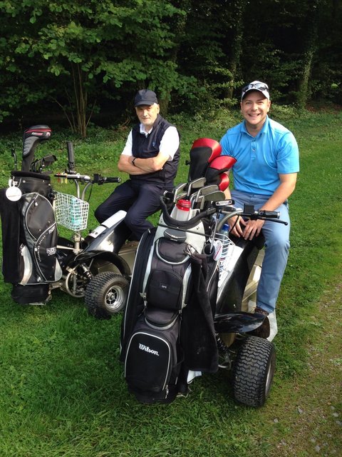 Eine kleine Gruppe trifft sich regelmäßig zum Golfspielen | Foto: Hanse-Club-Stade