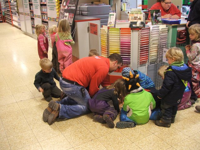 Beratung auf dem Boden | Foto: Waldkindergarten Ottensen