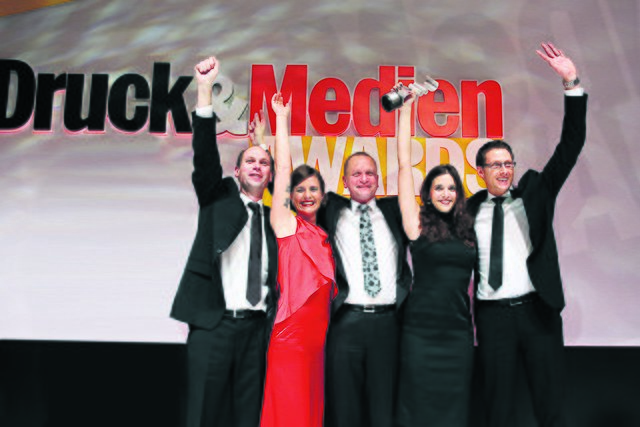 Bei den „Druck&Medien Awards“ wurde Beisner Druck zum „Magazin Drucker“ des Jahres gekürt. Von links: Helge Beisner, Julia Strauch (Kundenberaterin), Hauke Beisner, Myriam Wachsmann (Leiterin Druckvorstufe) und Jan-Ole Stenzel (Vertriebsleiter und Prokurist) | Foto: oh