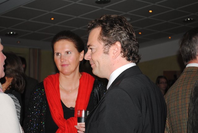 WOCHENBLATT-Geschäftsführer Stephan Schrader, mit seiner Frau Kathrin Schrader, dankte den Mitarbeiterinnen und Mitarbeitern für ihr Engagement