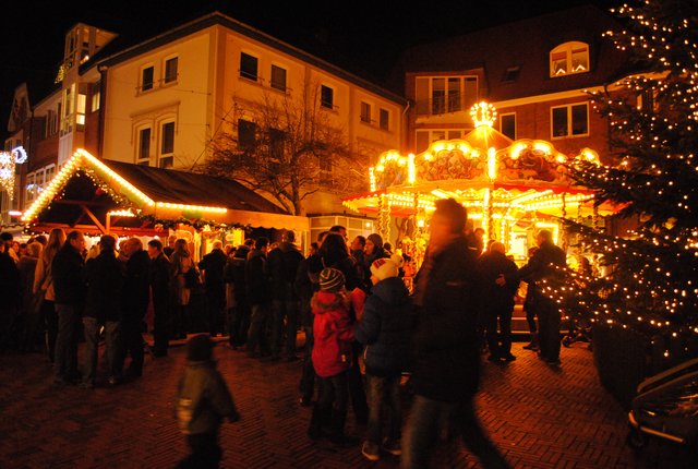 Andrang in der Buxtehuder Innenstadt: Der Weihnachtsmarkt lockte von Freitag bis Sonntag die Besucher an