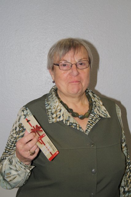 Erika Woitschefski hat den Einkaufsgutschein von Rewe Gierke in Buxtehude Ottensen gewonnen