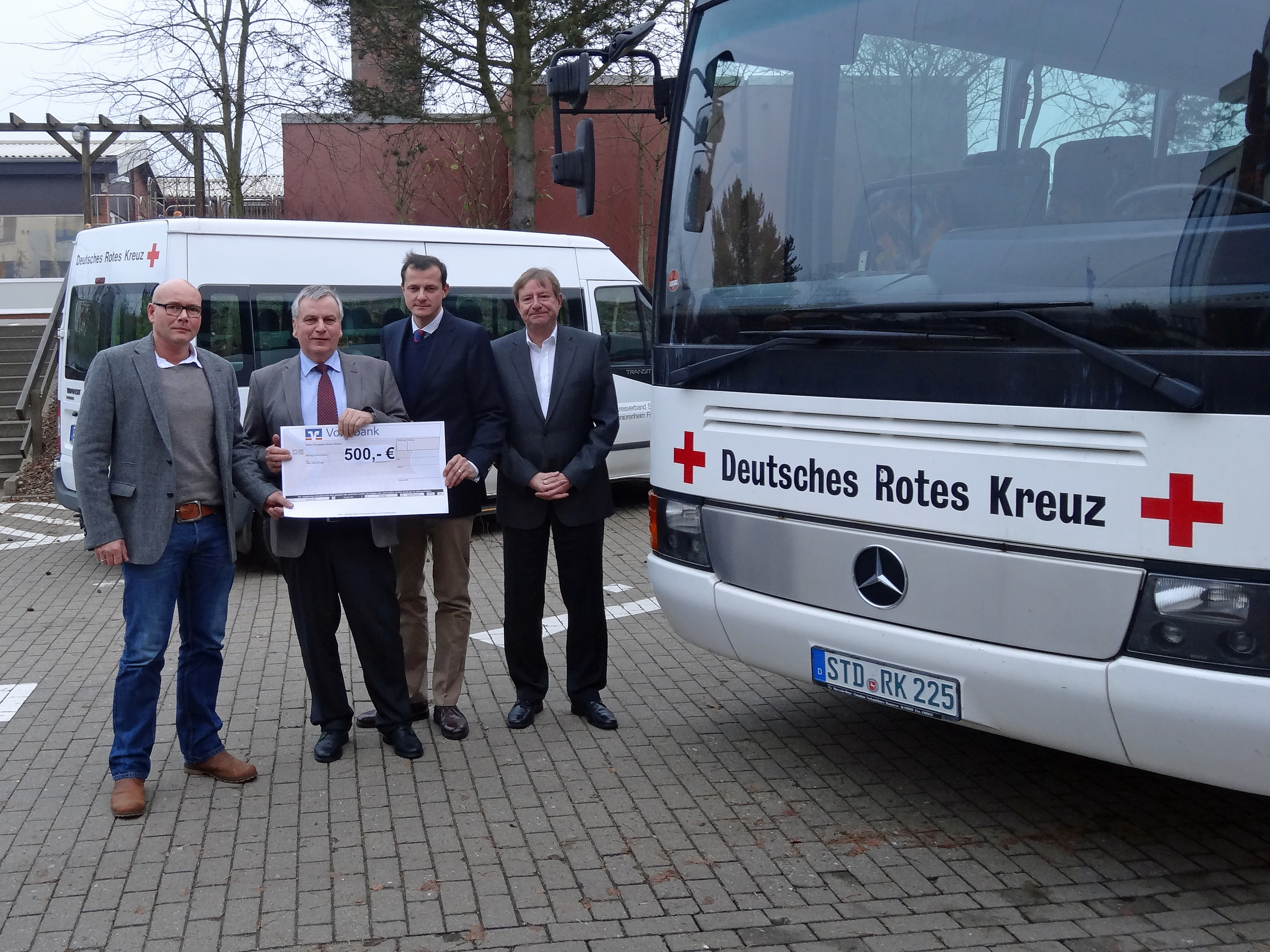 Scheckübergabe bei den DRK-Schwinge-Werkstätten (v. li.): Björn Strehl (Kinderreha Strehl), Gunter Armonat, Oliver Grundmann und Klaus-Dietmar Otto
