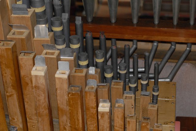 Die Pfeifen aus Holz und Metall wurden von Schimmel befrett und gegen erneuten Schimmelbefall behandelt | Foto: Armin Schneider