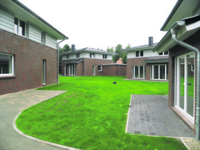 Vier Einfamilienhäuser - Kunststofffenster und Terrassentüranlagen | Foto: Bebatherm