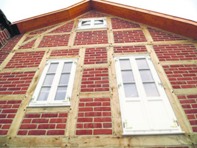 Lüneburg: Mehrfamilienhaus - Denkmalschutz - Holzfenster nach außen öffnend | Foto: Bebatherm