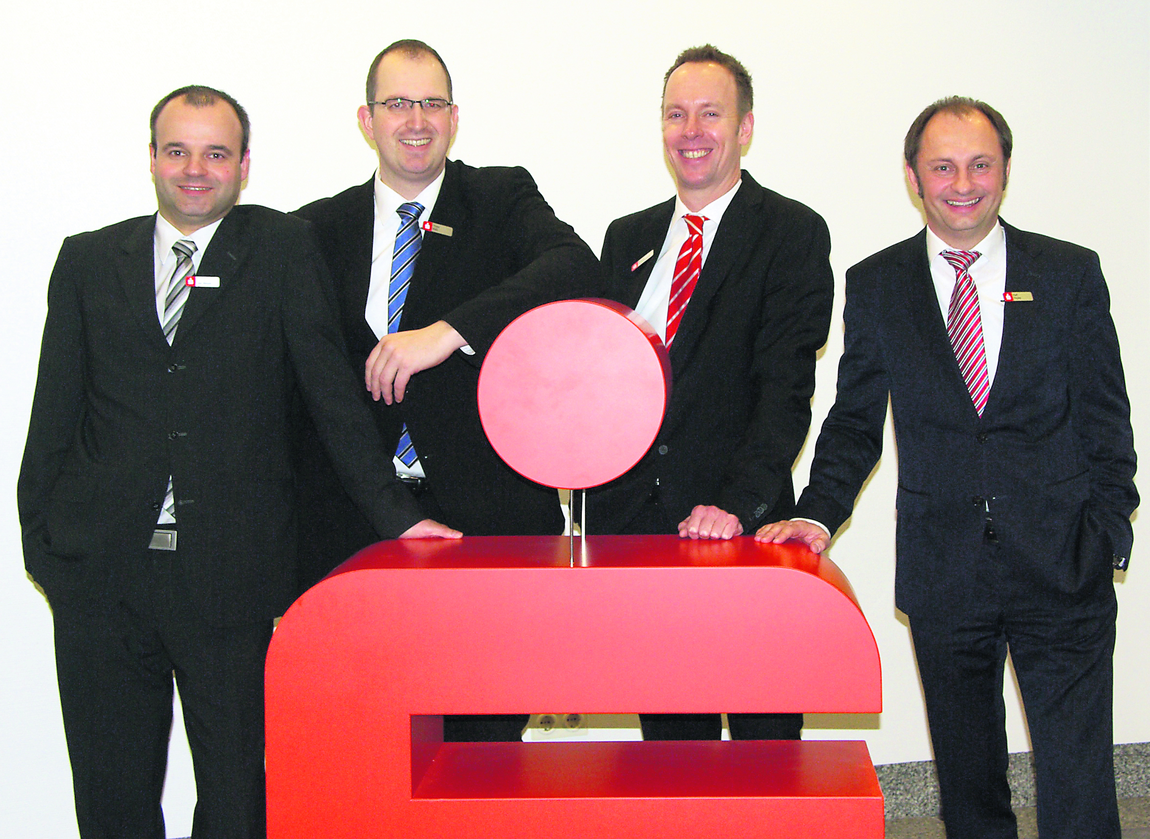 Die ausgebildeten Private Banking Berater (v. li.) Jan Meyer, Timo Naß, Marco Schindewolf und Ralf Peyke