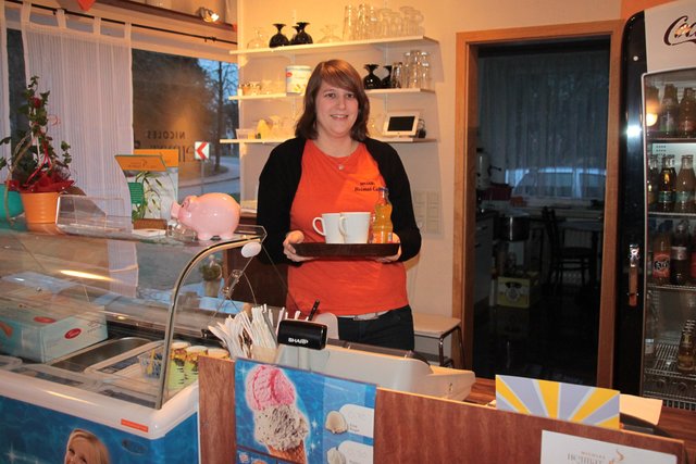 Service im Blut: Nicole Reuels, gelernte Hotelfachfrau, machte sich mit dem "Heimatcafé" selbständig