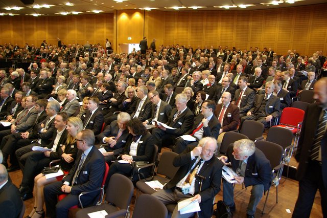 Vertreter aus Handel und Politik fanden sich im Publikum