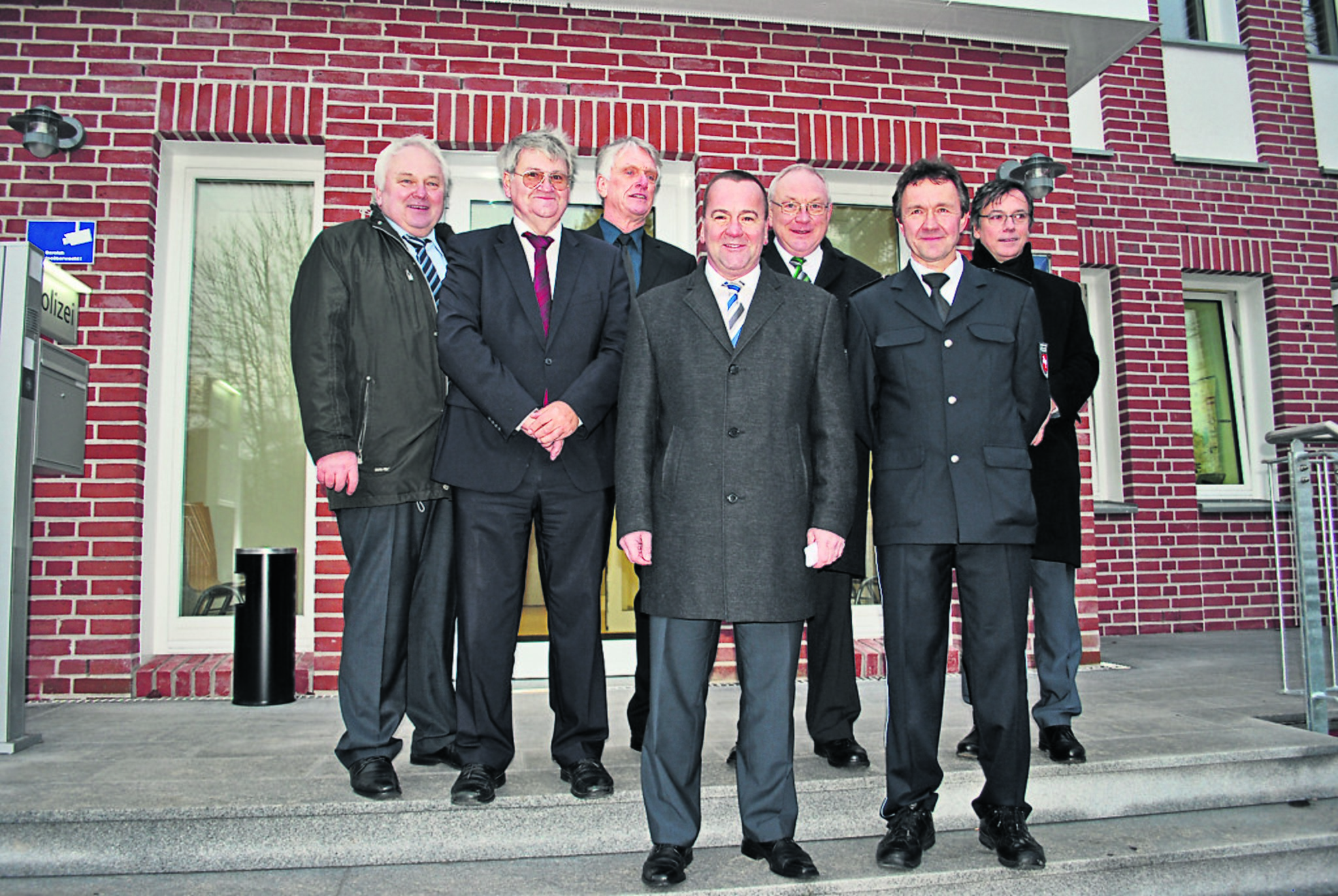 RiesenPolizeiAufgebot in Tostedt PolizeiAnbau wurde feierlich