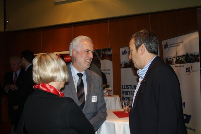 Der Neujahrsempfang bot auch Gelegenheit zum Austausch. Wie hier am Stand der WLH