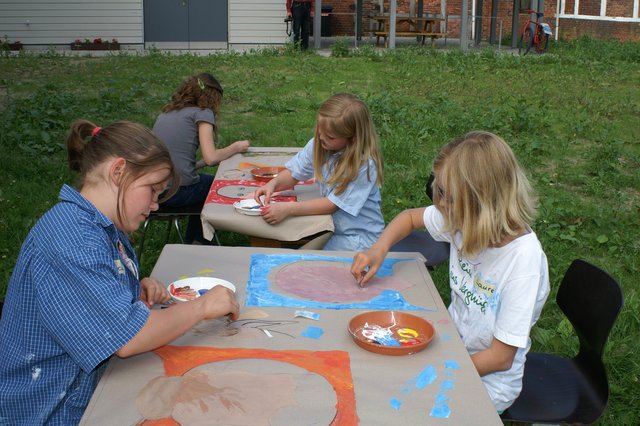 Kreative Kinder nutzen das Kunst-Angebot | Foto: oh