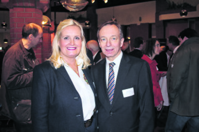 Martina Oertzen und Heinz Lüers, Vorstandsvorsitzender der Sparkasse Harburg-Buxtehude