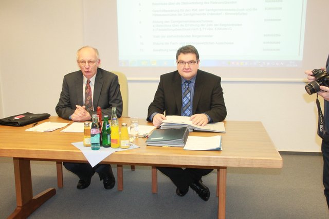 Samtgemeindebürgermeister Holger Falcke (re.) und der neue Ratsvorsitzende Lothar Wille