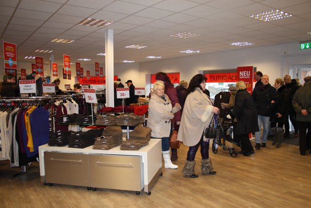 Ansturm bei Stackmann in Apensen: Die Kunden kommen in Scharen in neue Marken-Outlet