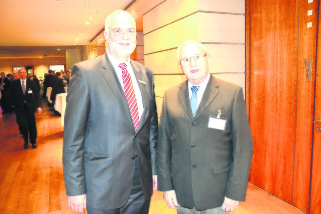 Gerhard Oestreich (Sparkasse Harburg-Buxtehude) und Uwe Hirschfeld (Schiffstechnik in Seevetal) sprachen über die Nutzung erneuerbarer Energien