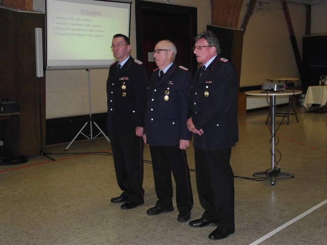Seit 60 Jahren dabei (v. li.): Heinrich Hartmann, Johann Gerkens und Ernst-Erich Meyer aus Horneburg