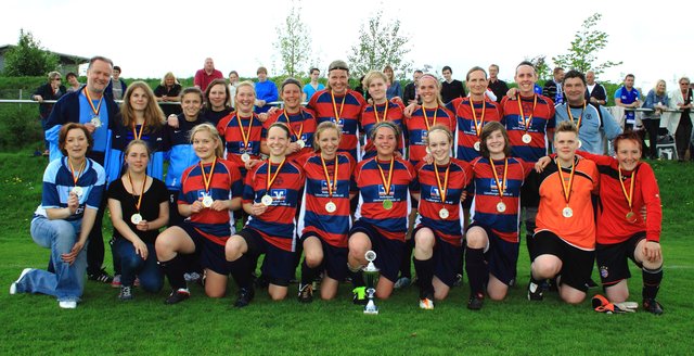 Die Mannschaft des Jahres 2013: Das Team des Buchholzer FC begeisterte in der vergangenen Saison seine Fans mit einem Double als Meister der Bezirksliga West und Landesliga-Aufsteiger, sowie als Bezirkspokalsieger und bei erfolgreichen Auftritten bei Turnieren