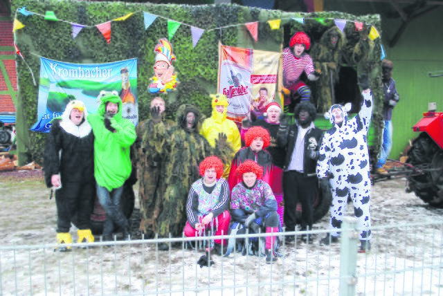 Die Ashausener Faslams-Narren bei ihrer Schnorr-Tour