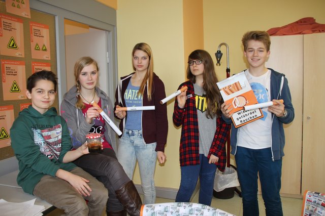 Lernten u.a. wie gesundheitsschädlich Zigaretten sind (v. li.): die Achtklässler Martin, Elisabeth, Bianca, Jette und Niklas