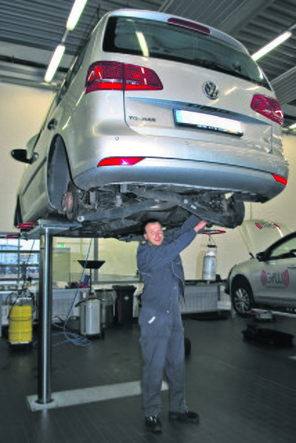 Kfz-Servicetechniker Stefan Müller
