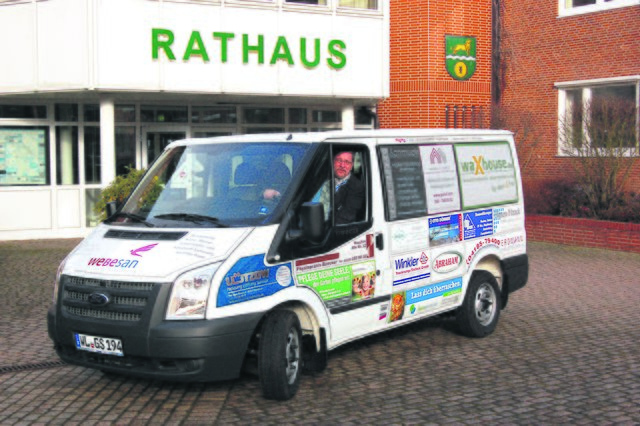 Das neue Werbemobil ist ab sofort in Seevetal unterwegs. Am Steuer: Erich Schwentke, Leiter der Hauptabteilung | Foto: oh