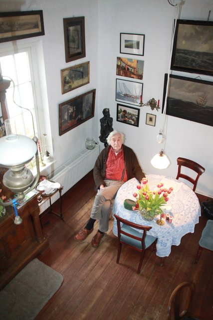 Kameramann Christian Girardet in seinem Haus, einem ehemaligen Schöpfwerk in Kranenburg