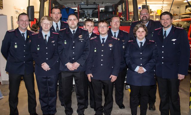 Auf einen Blick: das neu gewählte Kommando der Freiwilligen Feuerwehr Drage | Foto: Lutz Wreide