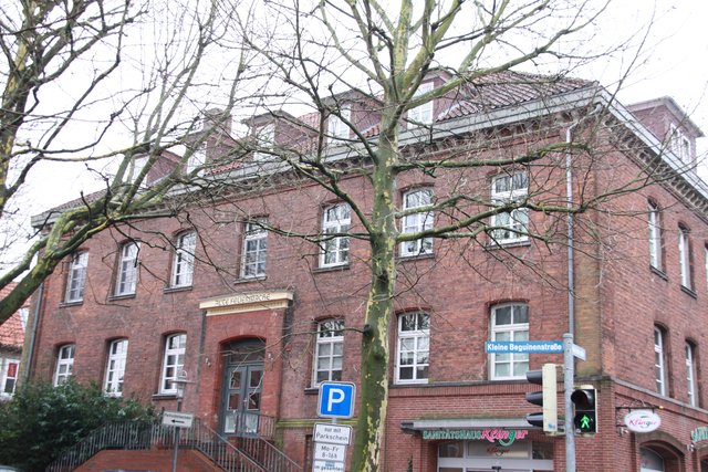 Die "Alte Feuerwache": Neben Gestapo, Polizei und Feuerwehrgaragen beherbergte das Haus Dienstwohnungen