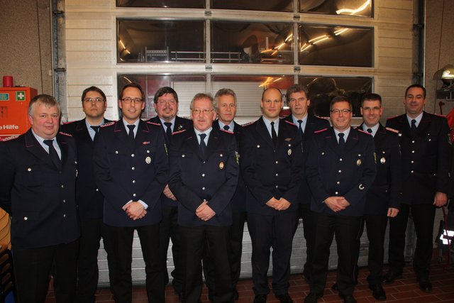 Der stv. Ortsbrandmeister Heino Neuse (li.), Gemeindebrandmeister Rainer Wendt  (v. re.), Abschnittsleiter Torsten Lorenzen und Thomas Micketeit mit den Geehrten | Foto: Feuerwehr