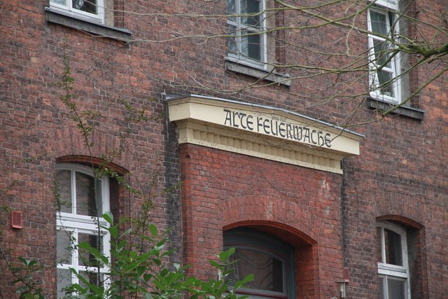 Nicht ganz treffend: die Aufschrift "Alte Feuerwache"