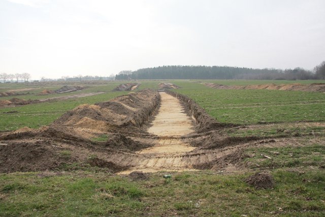Bagger-Furche in der künftigen "Heidesiedlung Riensförde