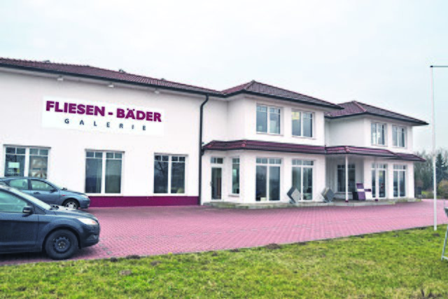 Die "Fliesen Bäder Galerie" liegt zentral an der Autobahnausfahrt Maschen