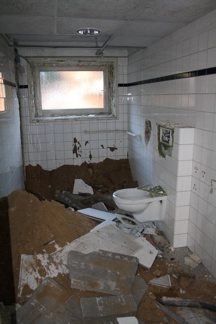 ...zerschlagene Sanitäranlagen