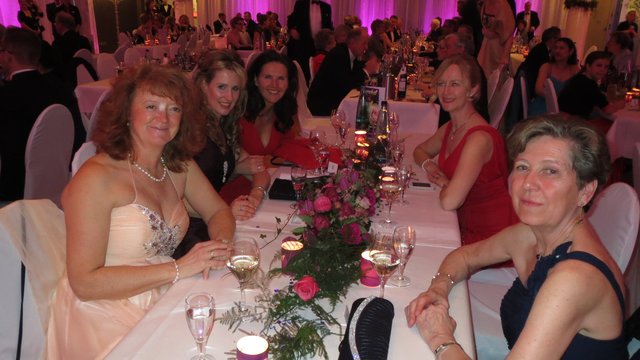Gute Laune in geselliger Runde am Bürgermeister-Tisch, von links: Caroline Geiger, Steffi Hennecke, Kathrin Schrader, Jutta Sommer und Renate Schnitter
