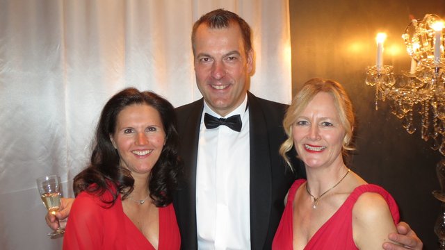 Kathrin Schrader mit Sparkassen-Vorstand Andreas Sommer und seiner Frau Jutta