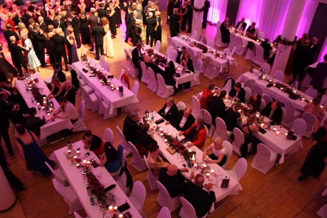 Die Sitzplätze im Saal waren bereits kurze Zeit nach Ankündigung des Opernballs ausverkauft