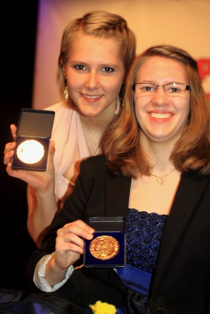Sportlerinnen des Jahres (v.l.): Kira Kubbe und Sarah-Sophie Danker