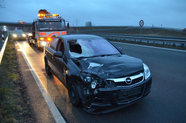 Der Fahrer des Opel hatte keine Chance, in völliger Dunkelheit den Zusammenstoß mit dem Fußgänger zu verhindern | Foto: Polizei