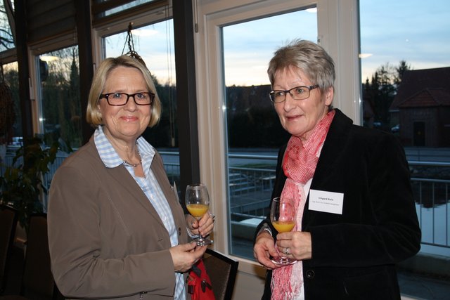 Arnhild Biesenbach mit Irmgard Biele