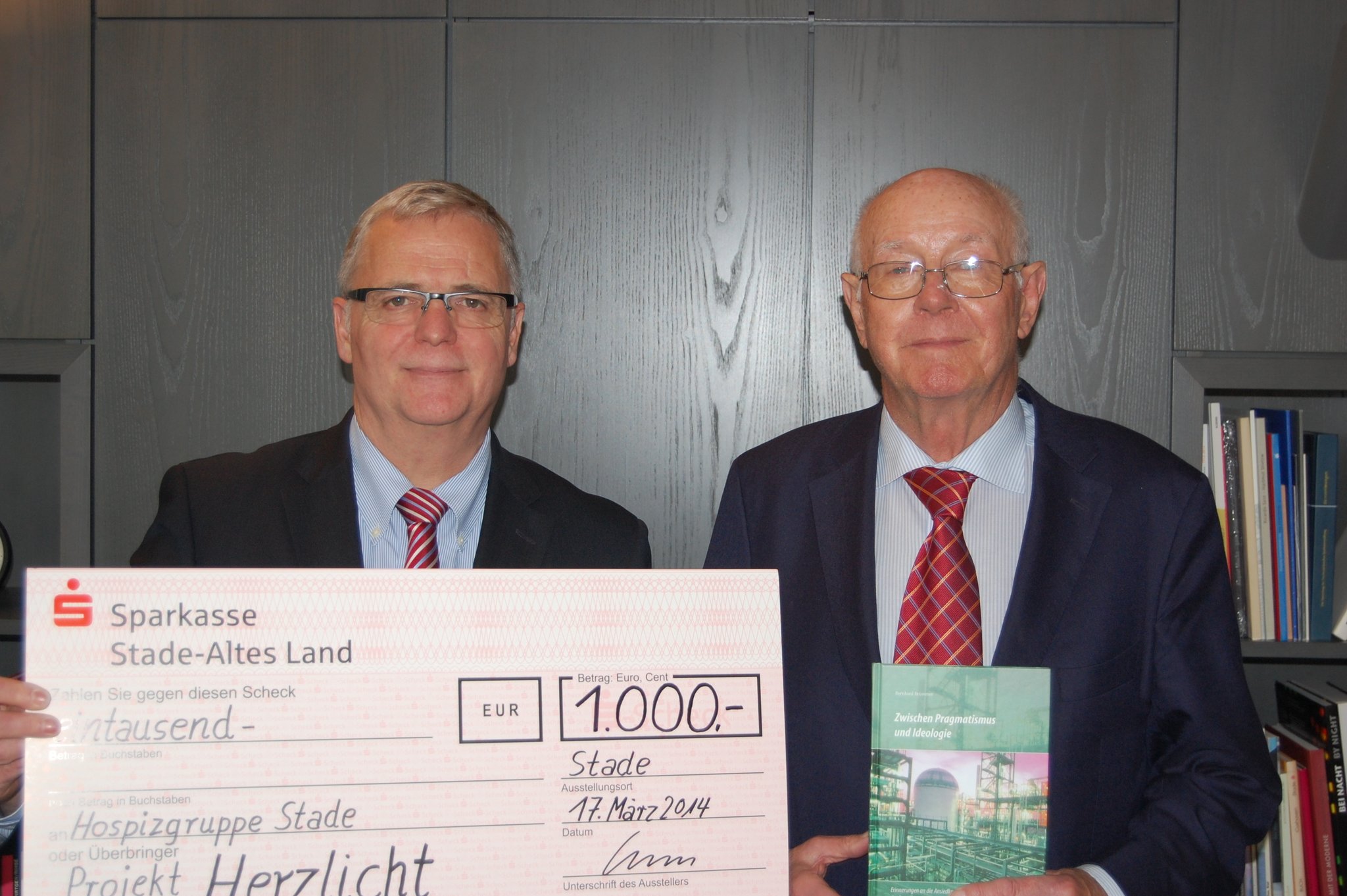 Bernhard Brümmer spendet 1.000 Euro an die Hospizgruppe Stade Stade