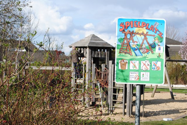 Besonders im Fokus der Aktion stand ein Spielplatz, den die Beamten akribisch in Augenschein nahmen