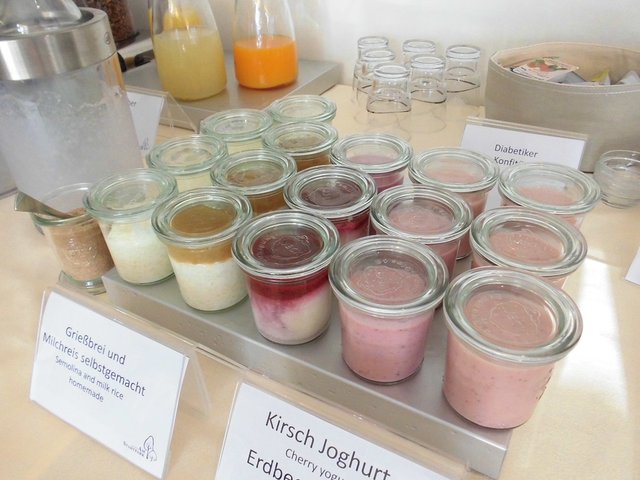 Auf dem Frühstücksbuffet finden die Gäste viele regionale Produkte aus eigener Herstellung | Foto: Hotel am Stadtpark