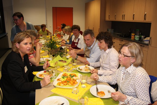 Guten Appetit: Beim anschließenden gemeinsamen Essen entwickelten sich viele interessante Gespräche