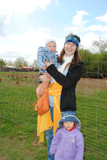 Saarka Jirsakova, ihr Sohn Hynek und Tochter Nela verbrachten viele Stunden auf dem Taterberg. Die Familie aus Elstorf schaute sich auf dem Gelände ausgiebig um