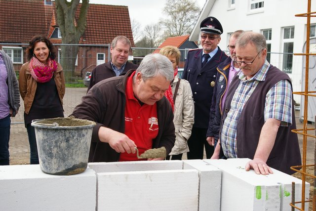 Reiner Klintworth bei der Grundsteinlegung