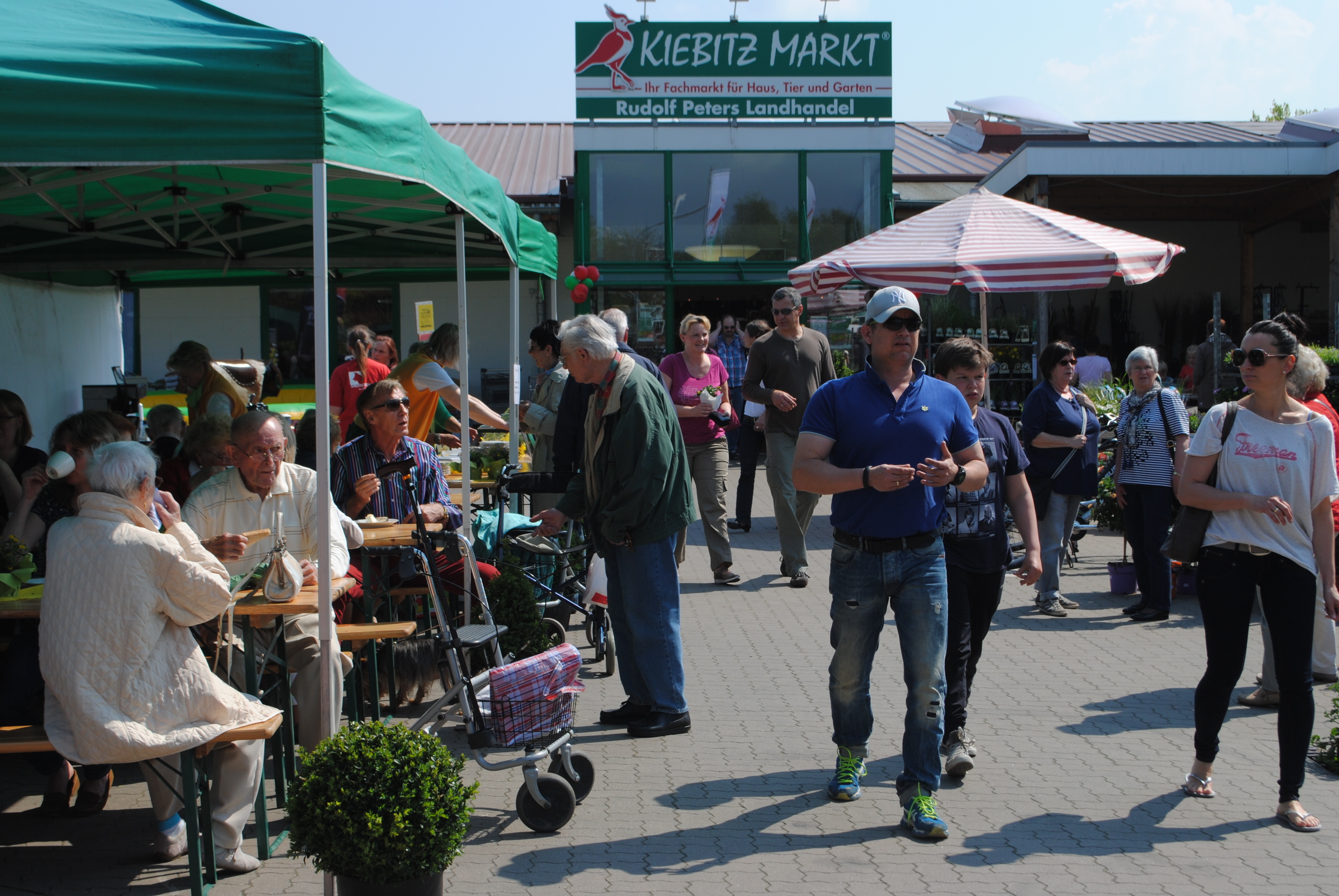 Zahlreiche Gäste feierten in Winsen das runde Jubiläum des Fachmarktes für Haus, Tier und Garten