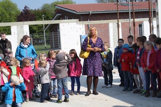 Grundschulleiterin Claudia Jähnke freut sich über die Mensa direkt neben der Schule